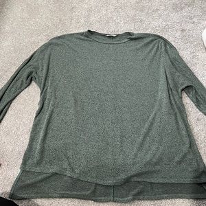 Green long sleeve low-high edge shirt